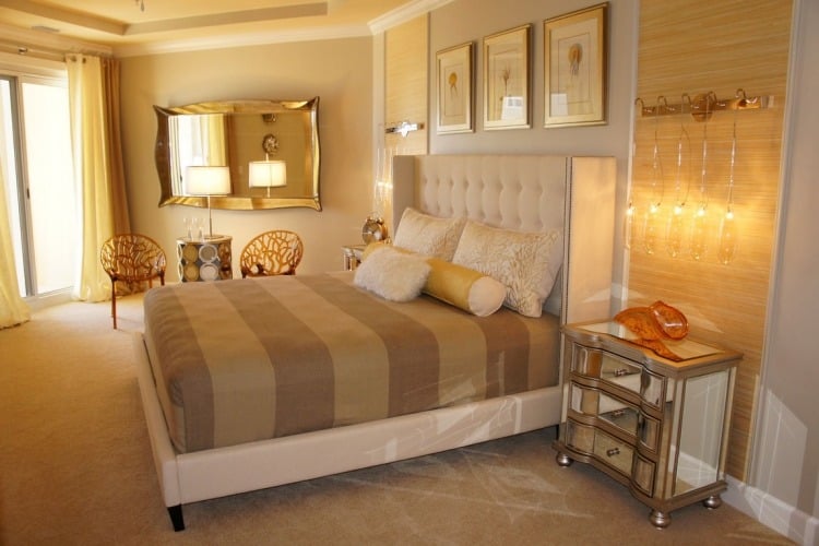 Wandgestaltung mit Farben gold-schlafzimmer-fragmente-leuchten-bett