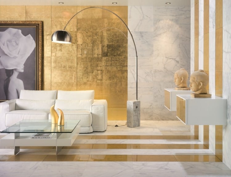 Wandgestaltung mit Farben ideen-gold-marmor-couch-weiss-lampe-arco