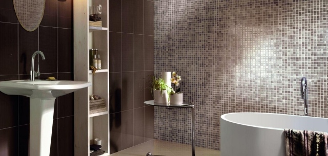 zeitgenössisches-Badezimmer-Wand-mit-Mosaikfliesen-gestalten-Ceramiche-Supergres