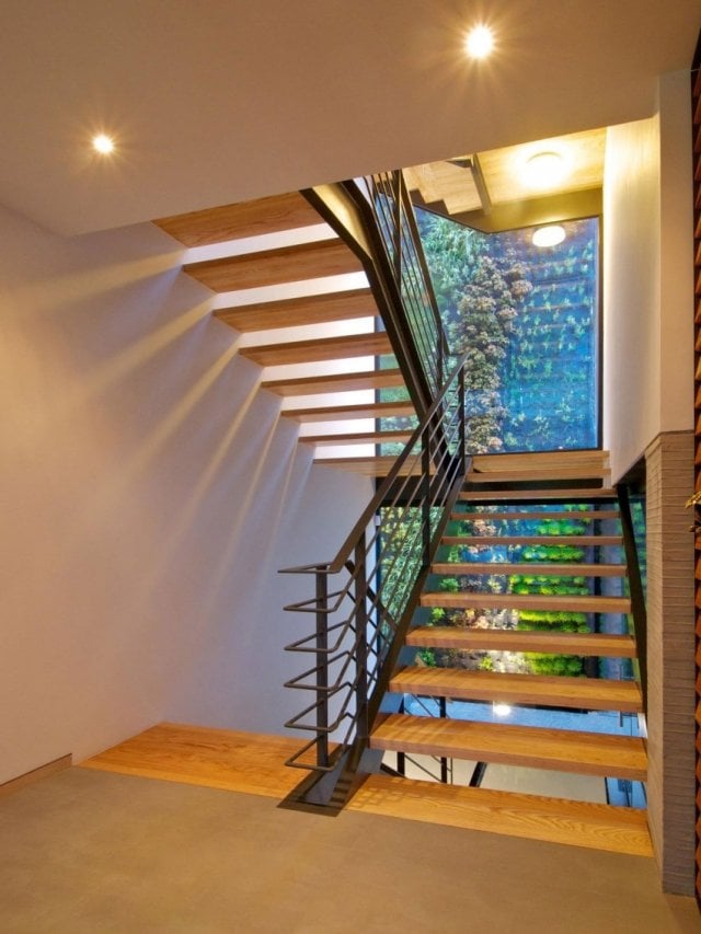 zweiholmtreppe-holz-stahl-Umwehrungen-modernes-wohnhaus-innendesign