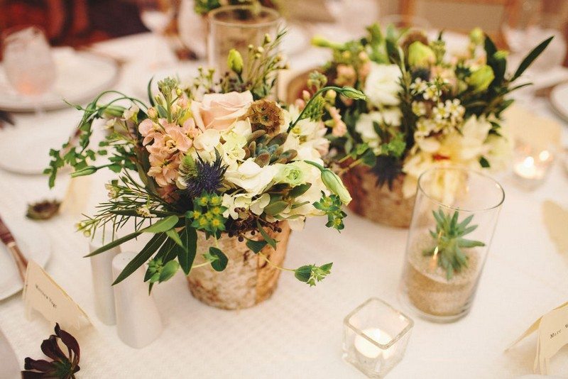 Blumen-Tischdekoration-Baumstamm-Vase-romantisch