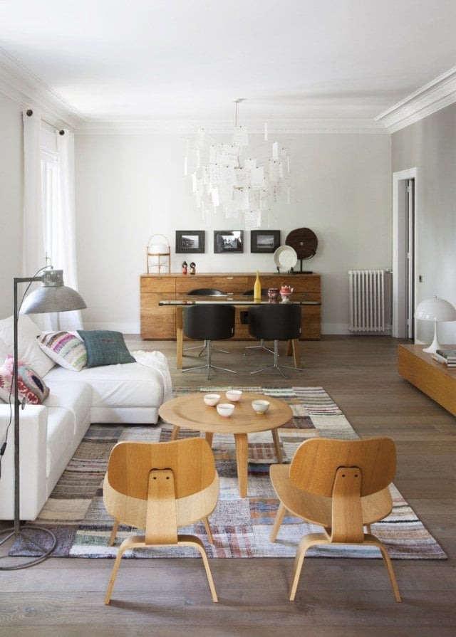 Design-Wohnzimmer-ideen-retro-chic-einrichtung-sitzmöbel-furnierholz-lehnstühle
