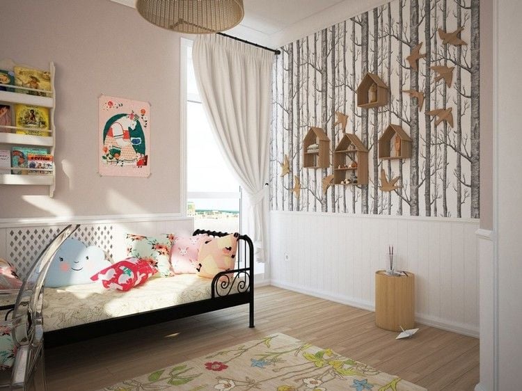 Einrichten-Kinderzimmer-geschlechtsneutral-tapete-birke-holz-vogelhauschen-deko