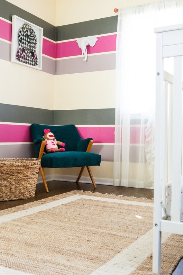 Farbgestaltung-Kinderzimmer-Design-Pepp-für-Wände-Streifen-pink-grau