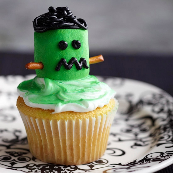 Halloween-Essen-Foodstyling-Tricks-Zombie-Muffin-Grüne-Lebensmittelfarbe