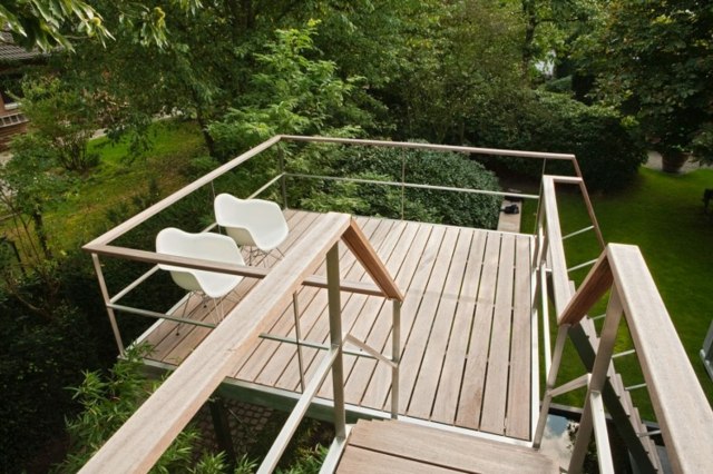 Terrasse Baumhaus Ideen zwei Stühle Geländer