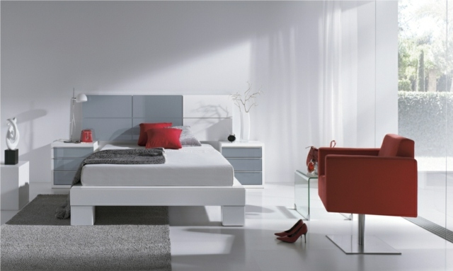 grau weiß roter Sessel italienischer Stil
