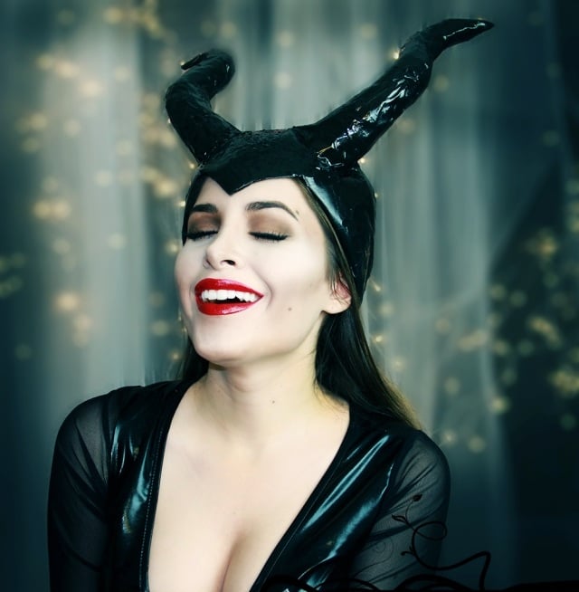 Ideen-Halloween-Kostüme-Maleficent-Make-Up-dunkle-Fee
