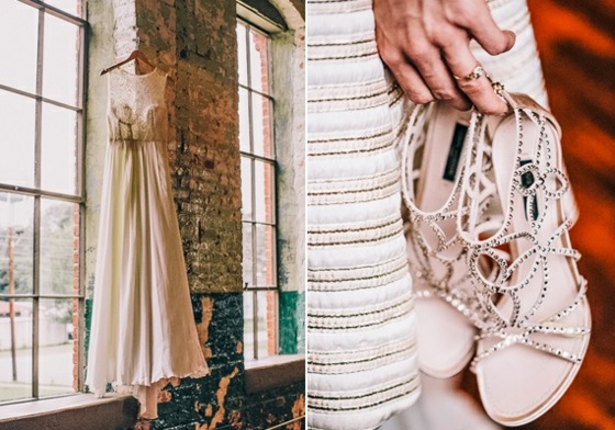Inspiration-Vintage-Hochzeit-Schuhe-Sandaletten-und-aufgehängtes-Kleid