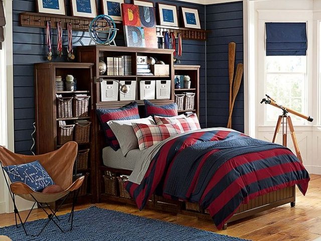 Jugendzimmer-Einrichtungsideen-für-Jungenzimmer-Bettwäsche-Streifen-rot-blau