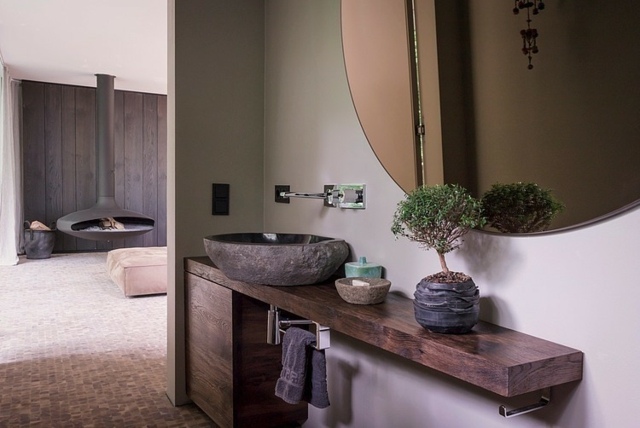 Kamin-ovale-Form-Wschbecken-Badezimmer-wie-aus-Holz-roh-geschlitzt