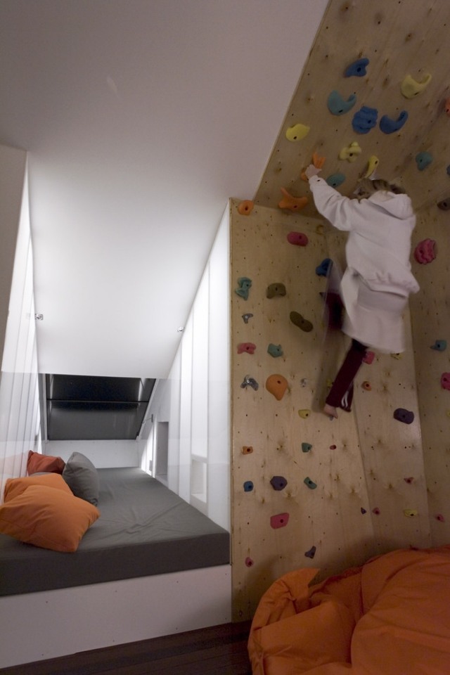 Kreative-Wohnungsideen-Kinderzimmer-Spielecke-Kletterwand-zuhause-diy