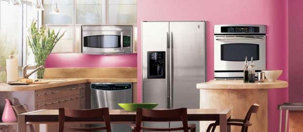 Küche-in-Pink-eingebaute-Geräte-Edelstahloptik