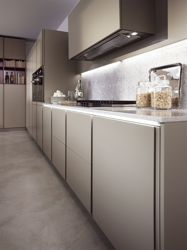 modern grifflose Schranktüren Marmor Küchenrückwand Modell Capri
