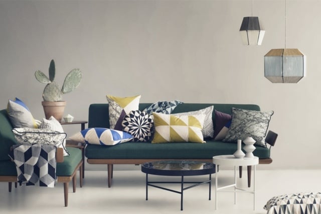 Wohnzimmer Ideen wohnen grünes Sofa Holz Gestell