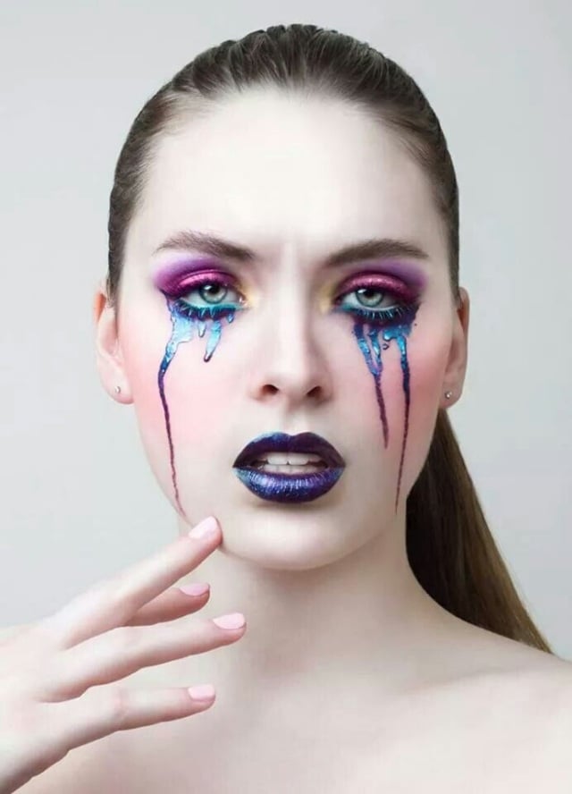 Profi-make-up-Ideen-Halloween-tränen-glänzende-blaue-schminke