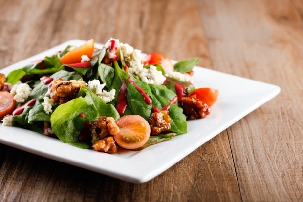 Rezepte-ohne-Kohlenhydrate-italienischer-salad-rucola-kirschtomaten