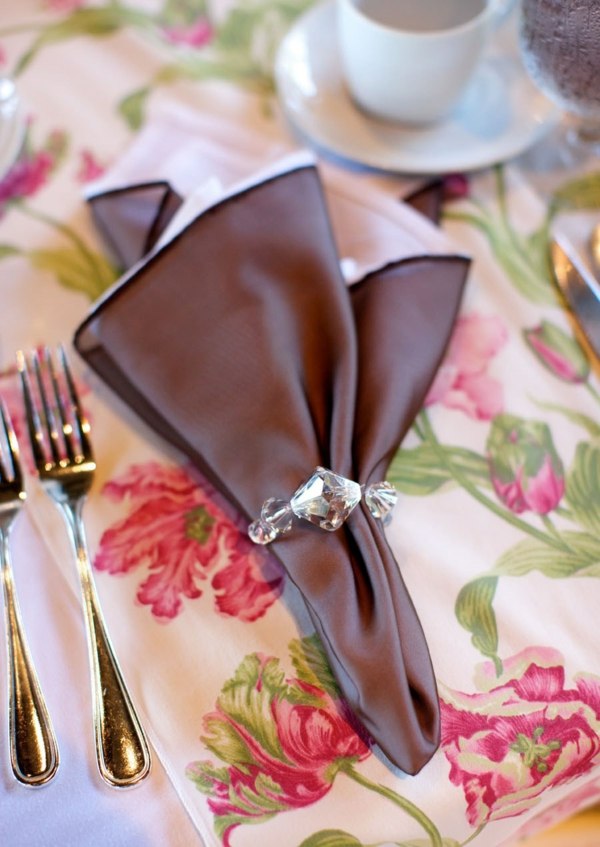 Satin-Taupe-Farbe-Serviette-mit-Ring-zur-Hochzeit-Plastik-Steinchen