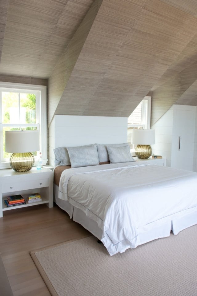 Schlafzimmer-Wohnideen-Dachschräge-Holzpaneele-Verkleidung
