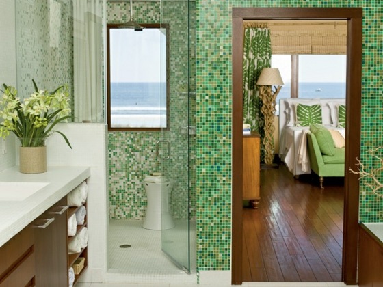Schlafzimmer-mit-Badezimmer-Dusche-Holzmöbel-Glaswand