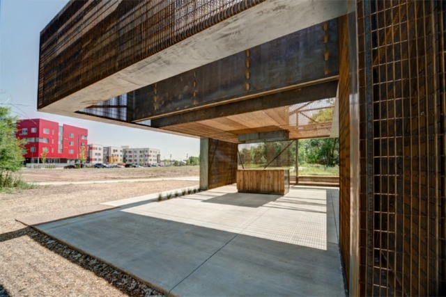 Stahl-Beton-und-Gitterrost-Unterrichtsraum-in-Colorado