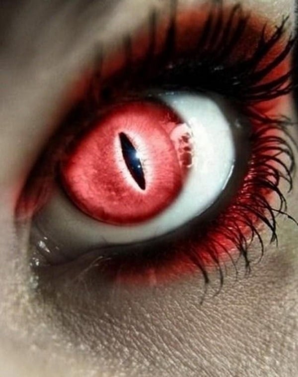 Vampiraugen-Kontaktlinsen-mit-Dämonenglanz-intensiv-rot-halloween-online
