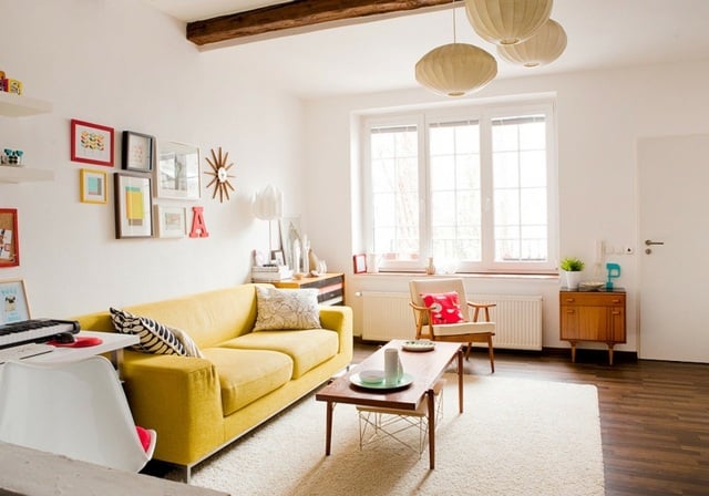 Pastellfarben Idee Wohnen modern gelb Sofa Bilder bunte Rahmen