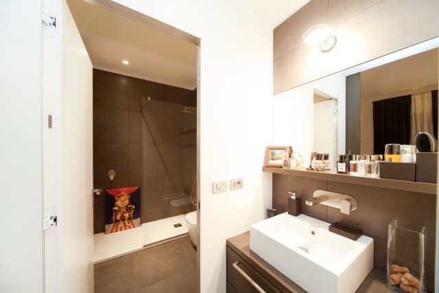 badezimmer-bilder-modern-scokobraune-fliesen-matt-begehbare-dusche-glaswand