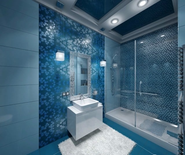 badezimmer-blau-begehbare-dusche-glas-schiebetueren-mosaik