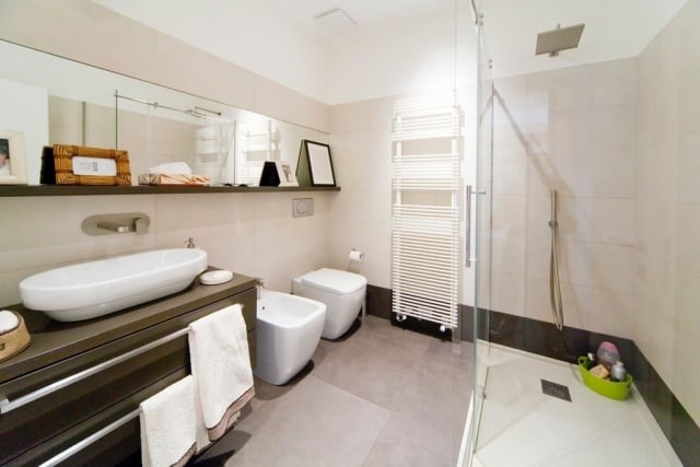 badezimmer-gestaltung-dusche-glaswand-regendusche-handbrause