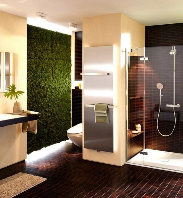 badezimmer-ideen-vertikaler-garten-bodengleiche-dusche-glaswande