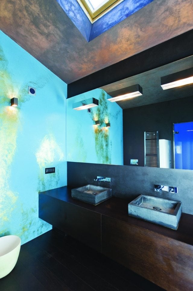badezimmer-kunstvoll-holz-wandtischunterschrank-beton-aufsatz-waschbecken-wand-wandspiegel