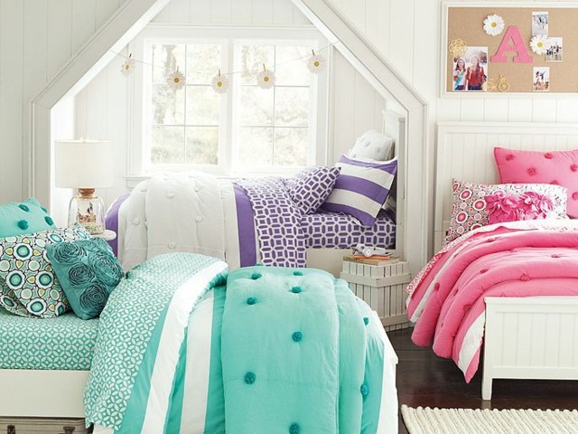 drei-Betten-mit-drei-Farben-Bettdecken-sechseck-Bogen