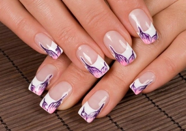 french manicure weiß lila schmetterling flügel