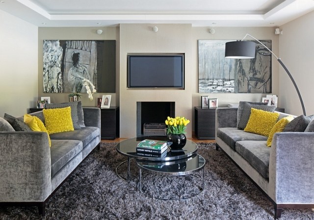 Grau und gelb im Wohnzimmer -akzente-kissen-tulpen-creme-wandfarbe