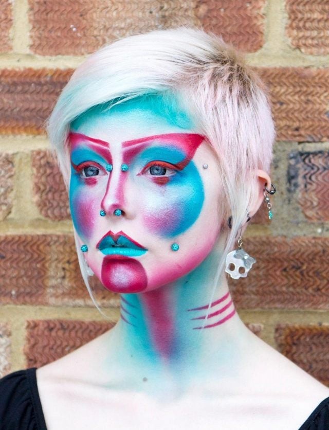 grusel-make-up-halloween-bilder-piercings-gesicht-farblinsen