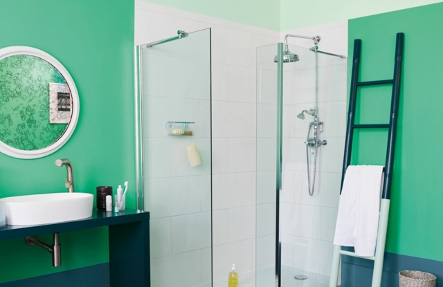 Badezimmer gestalten Ideen Duschkabine weiße Fliesen