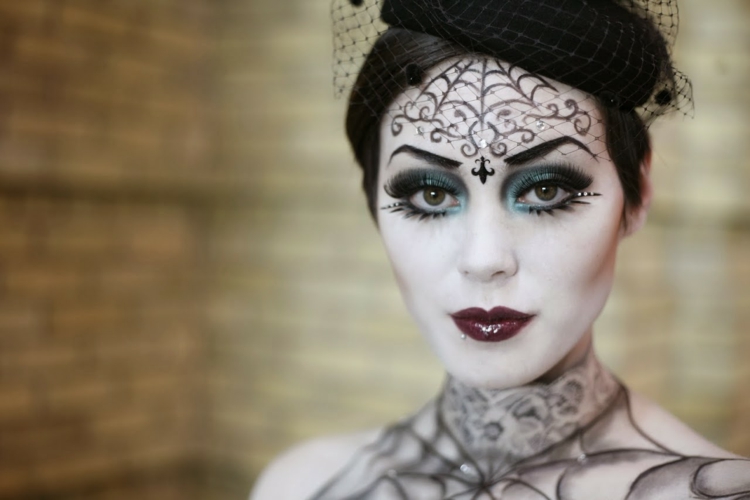 halloween bilder idee schminken halloween verschnoerkelt stirn muster elegant look