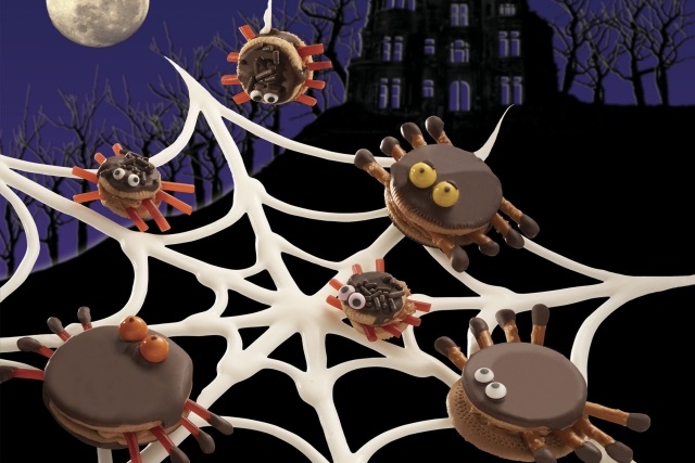 halloween-essen-ideen-kinder-party-kekse-spinnen