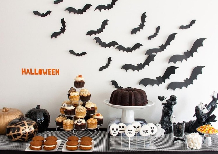 Halloween-Essen -kuchen-muffins-cupcakes-fledermaeuse-keksen-kuerbisse