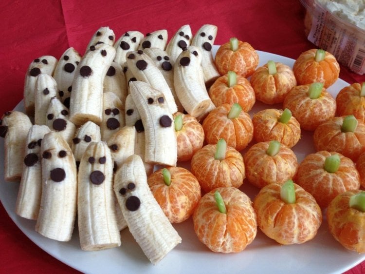 halloween-essen obst bananen gespenster mandarinen kuerbis look