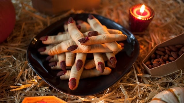 halloween-essen-rezepte-ideen-kekse-finger-hexe-mandeln