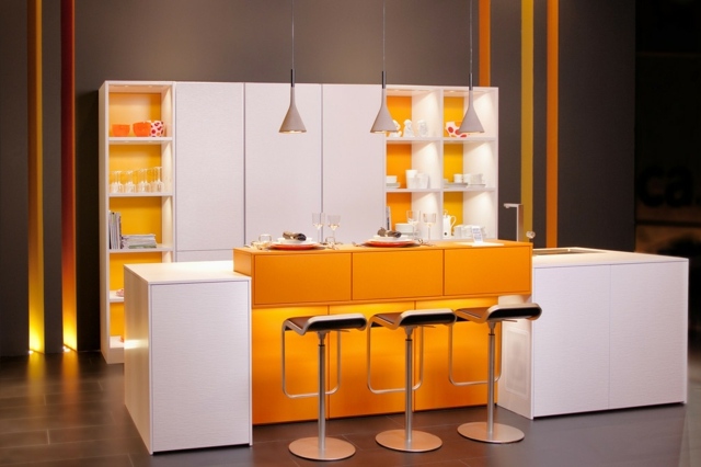 haptische-Optik-Küchenschränke-mt-Orange-und-Weiß