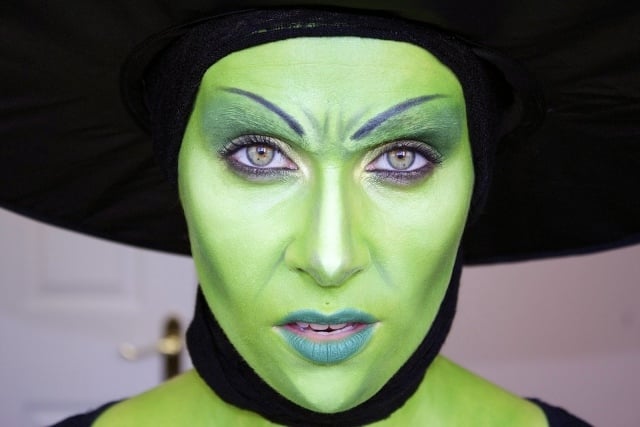 hexe-Magierin-make-up-grün-ideen-halloween-party-make-up