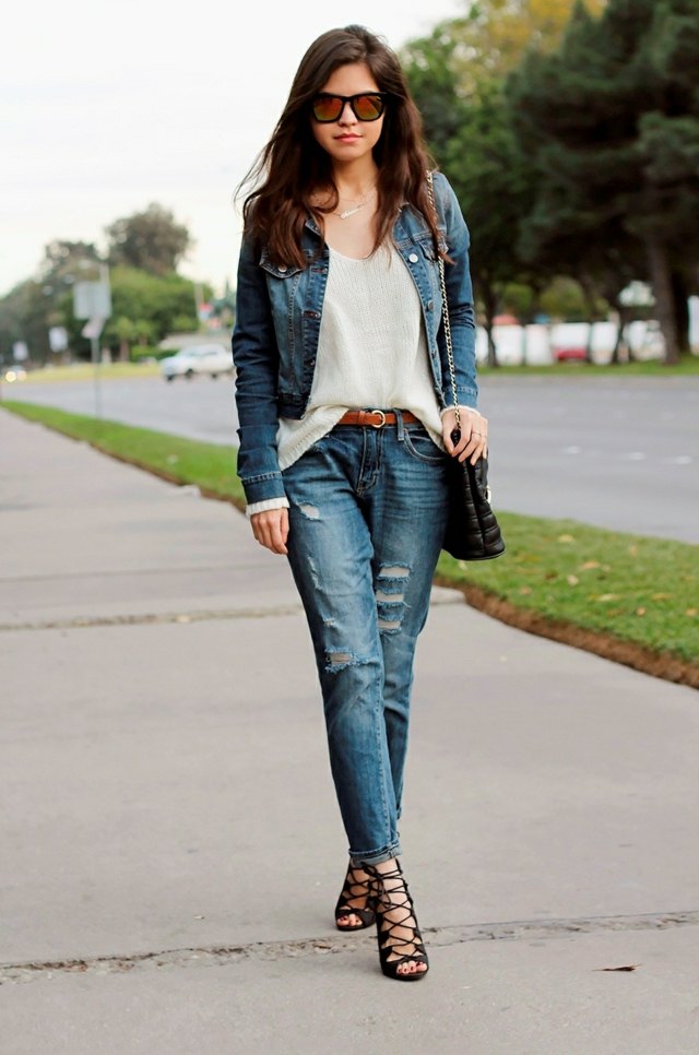 jeans outfit jacke gürtel bluse weiß