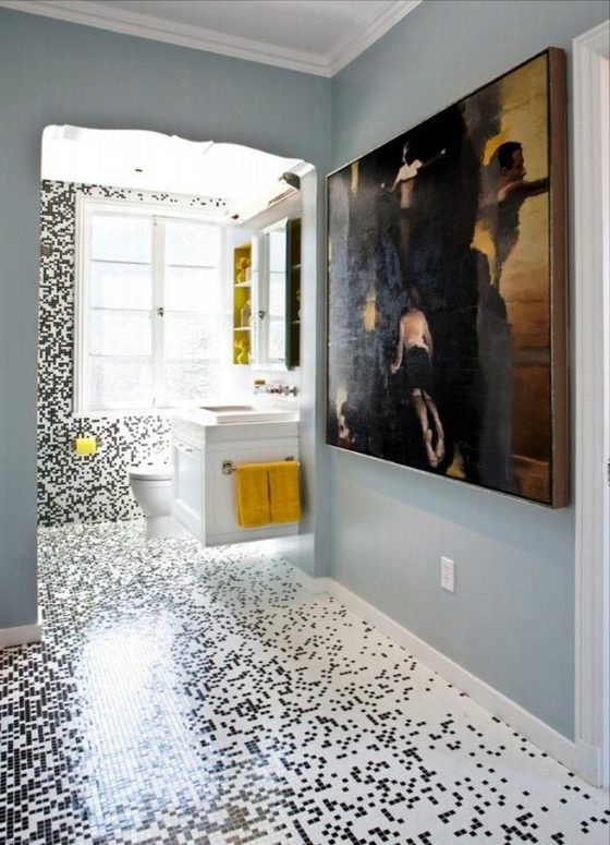 kleines-Badezimmer-mit-Mosaik-Fliesen-am-Boden