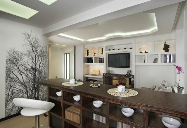 kleines-wohnzimmer-essbereich-modern-led-decke-esstheke-regale