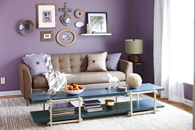 Wohnideen Wandfarbe blauer Tisch Sofa beige