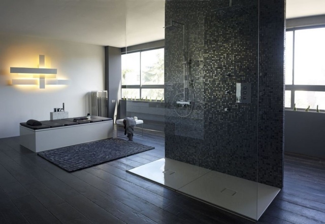 luxus-badezimmer-bodengleiche-dusche-glaswand-badewanne