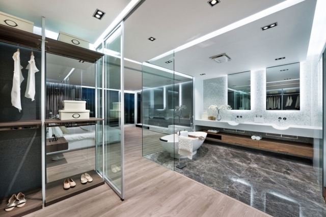 luxushaus-badezimmer-ankleideraum-glawande-marmor-bodenfliesen